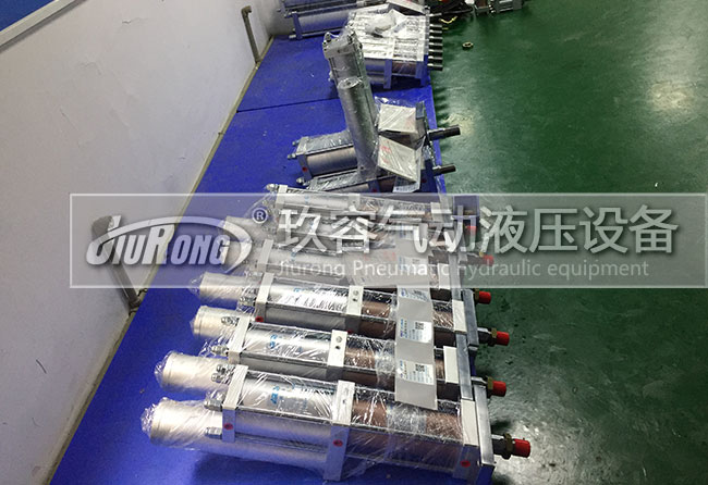 6臺標準型氣液增壓缸產(chǎn)品側面圖